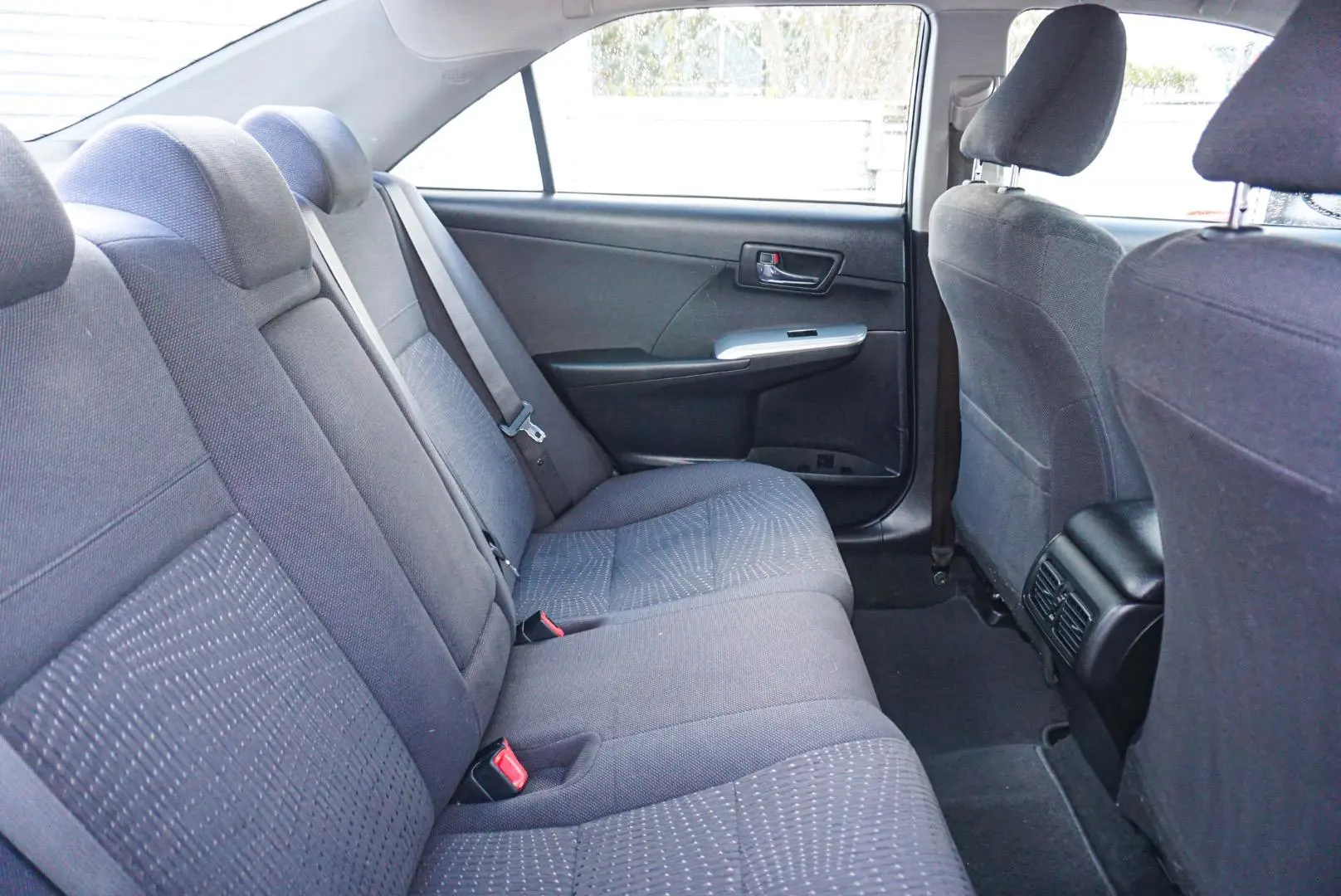 2015 Toyota Camry Gallery Image 9
