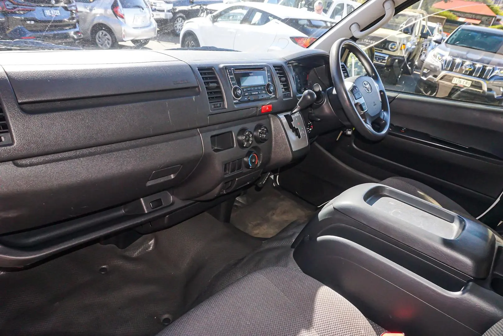 2016 Toyota Hiace Gallery Image 8