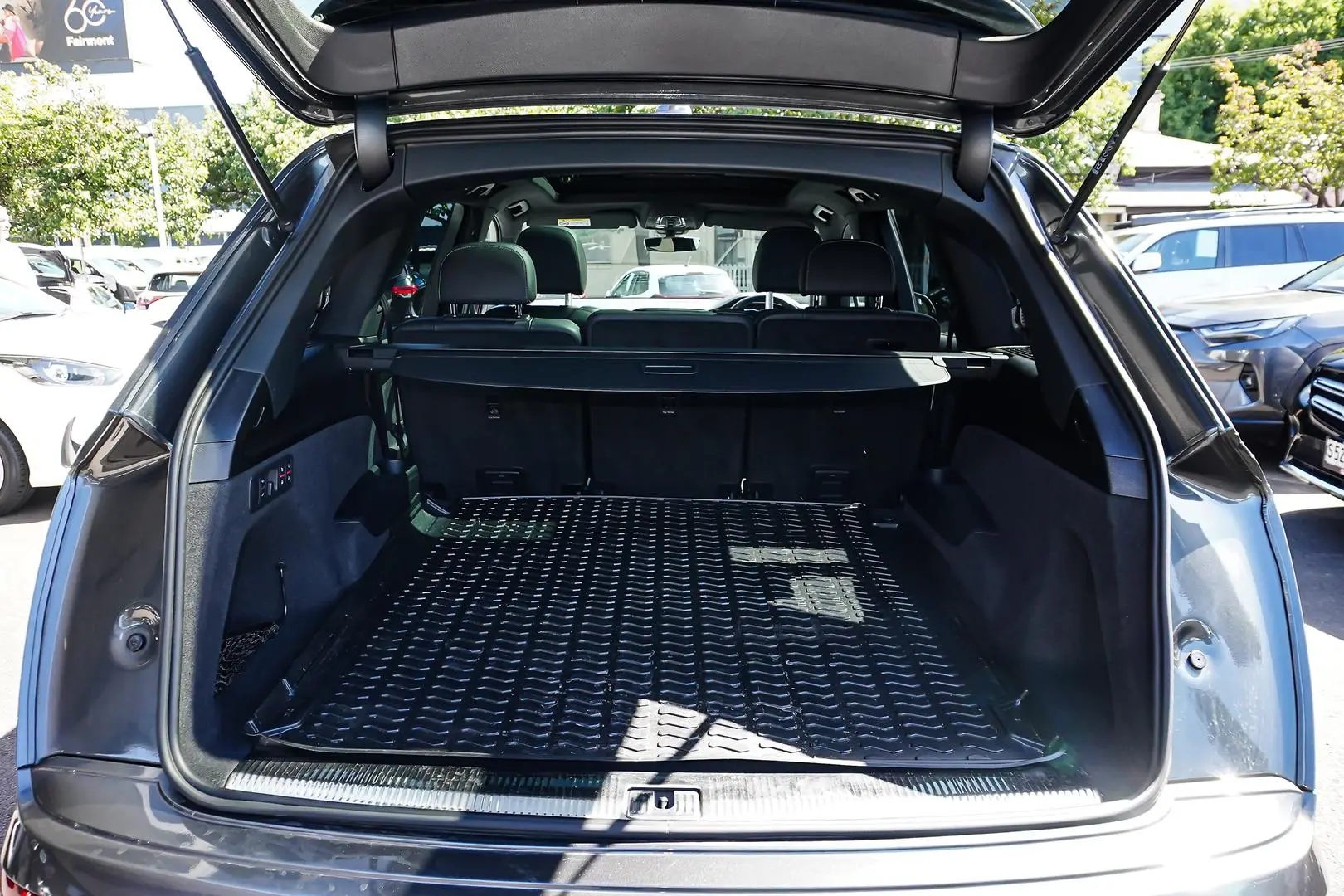 2022 Audi Q7 Gallery Image 9