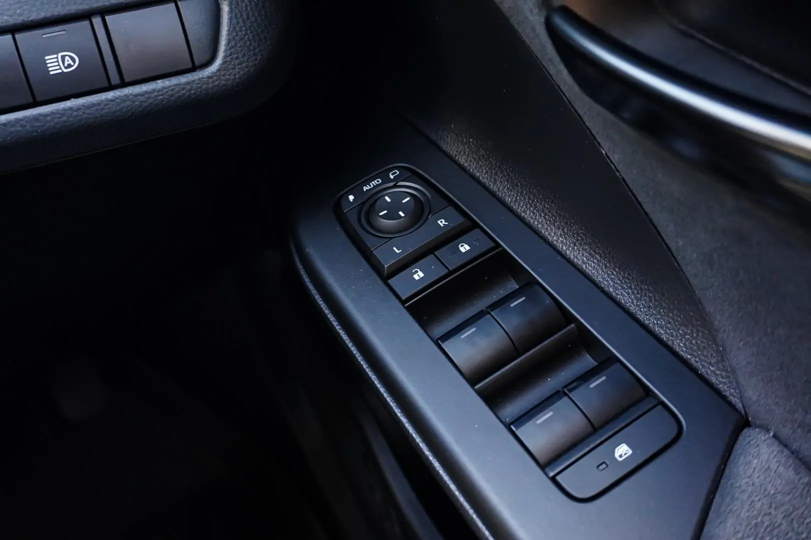 2024 Toyota C-HR Gallery Image 22