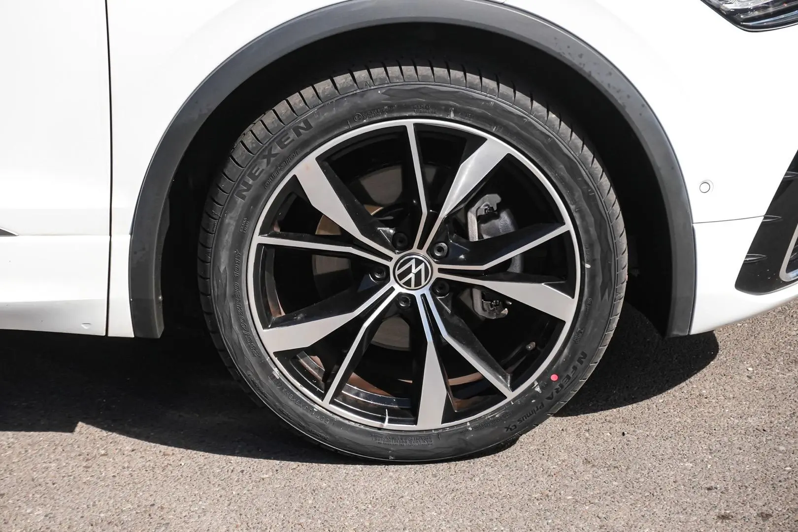 2022 Volkswagen Tiguan Gallery Image 11