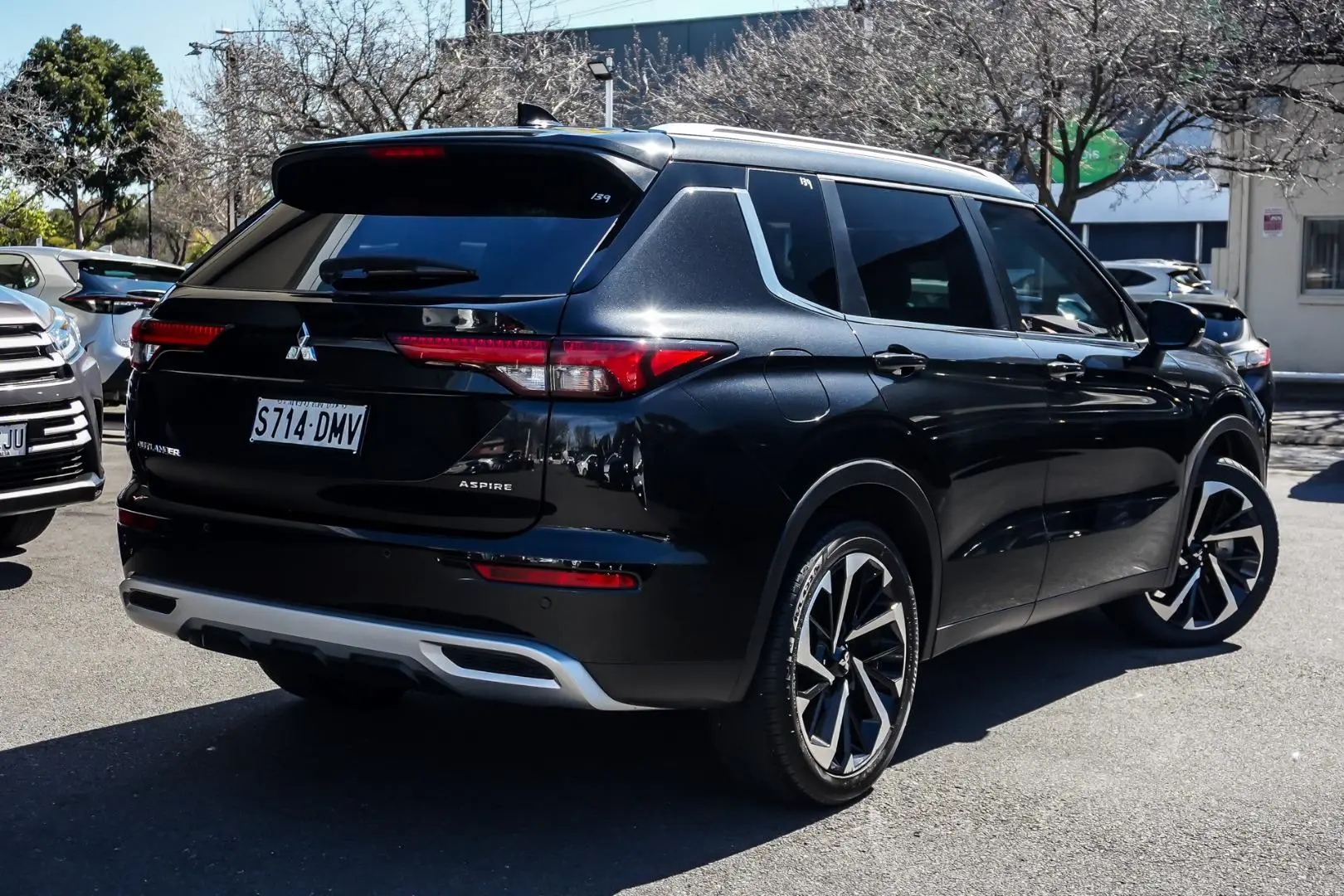 2024 Mitsubishi Outlander Gallery Image 3