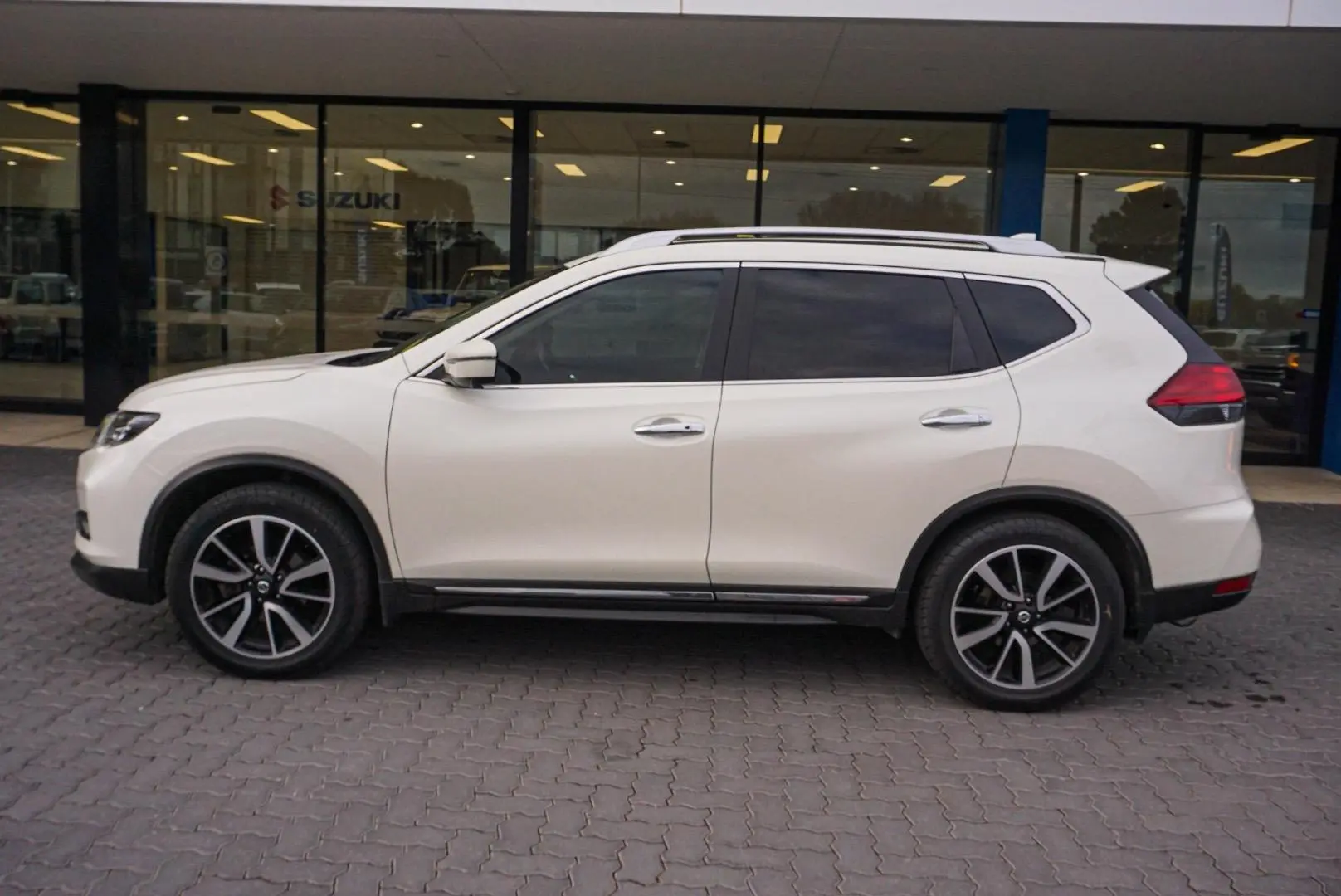 2021 Nissan X-TRAIL Gallery Image 4