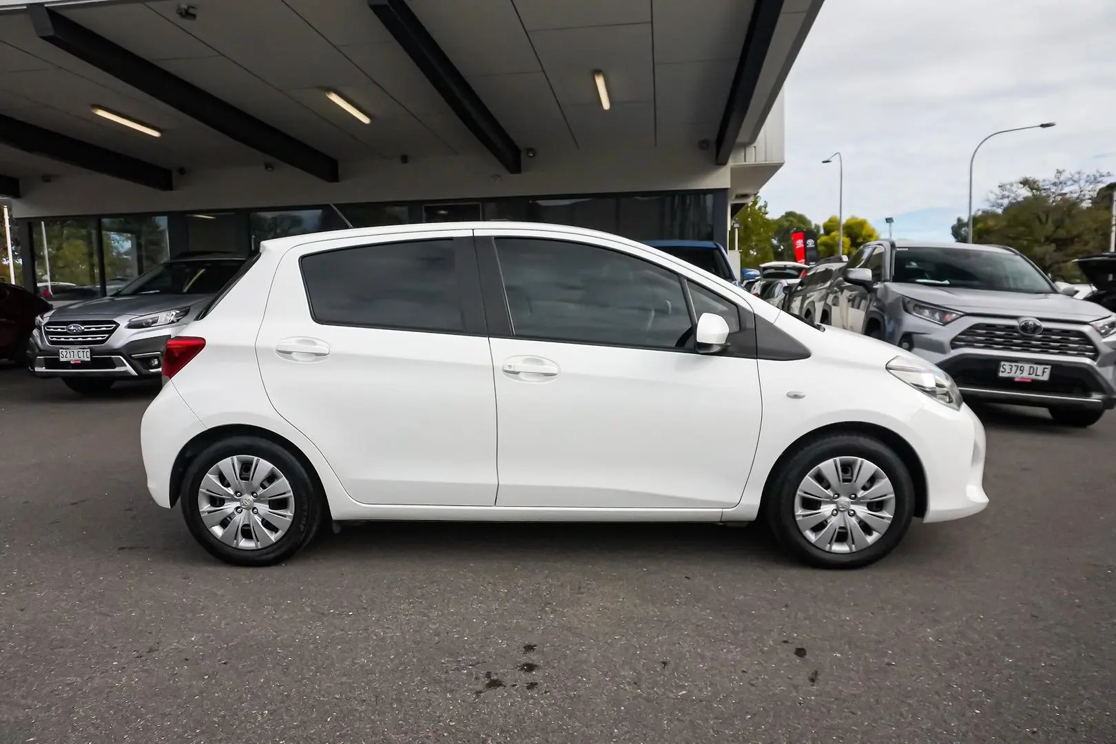 2016 Toyota Yaris Gallery Image 4