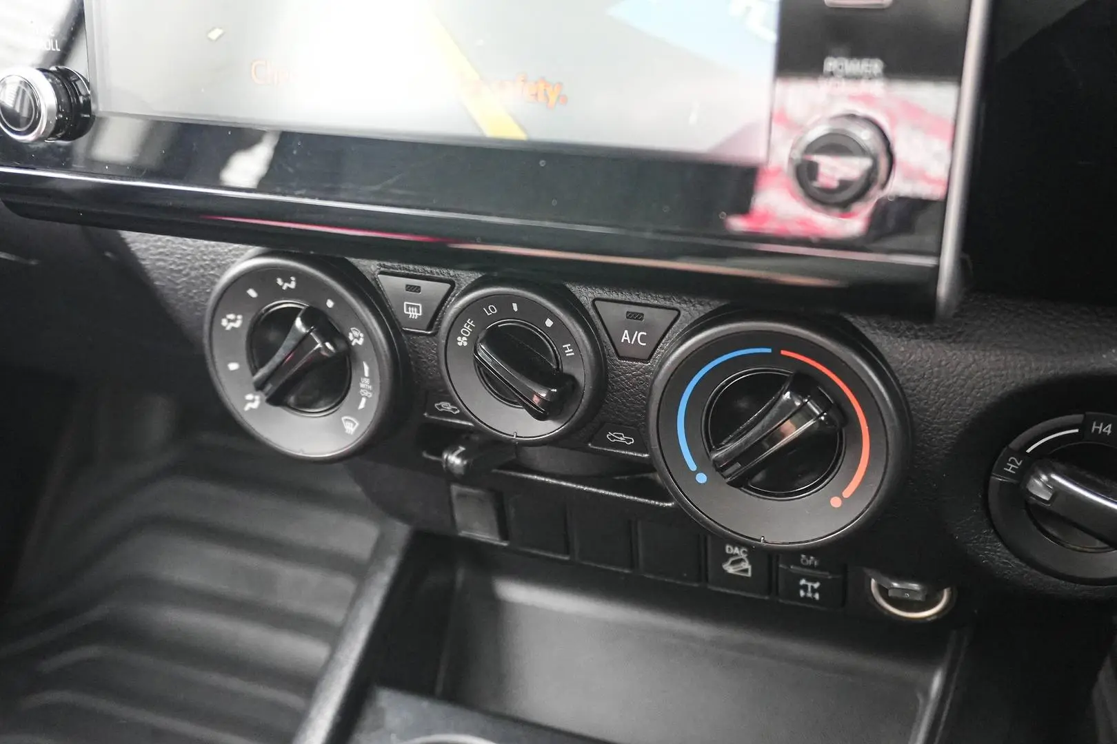 2022 Toyota Hilux Gallery Image 22