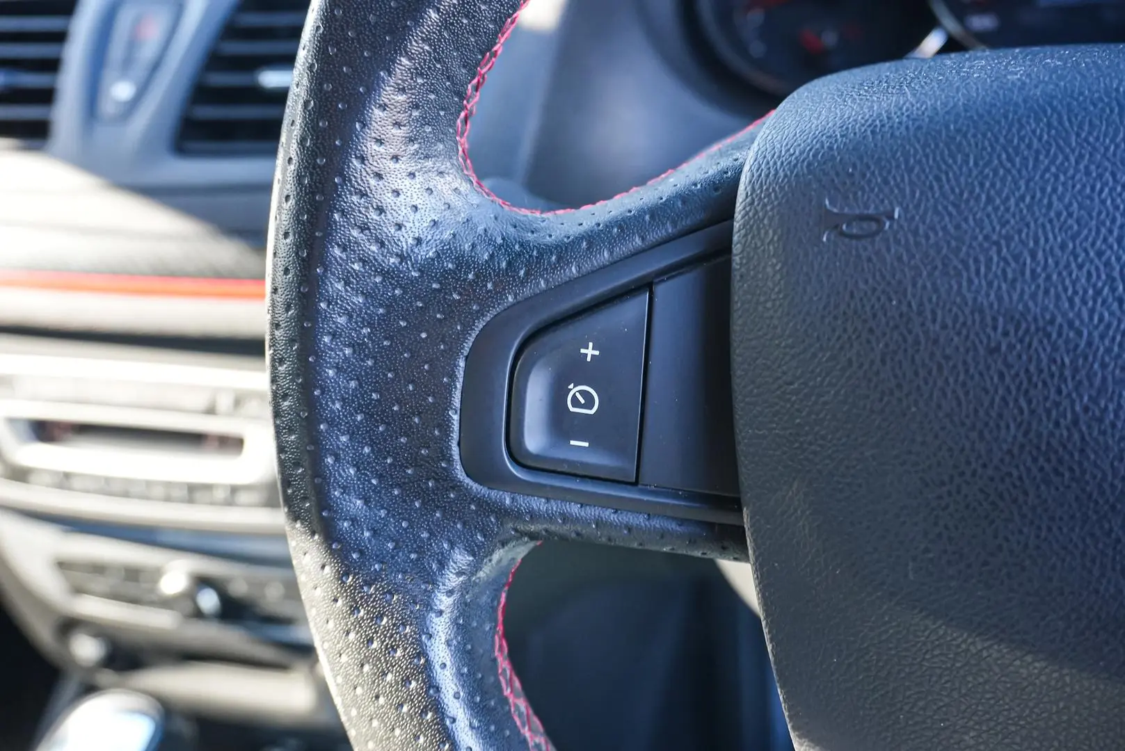 2015 Renault Megane Gallery Image 19