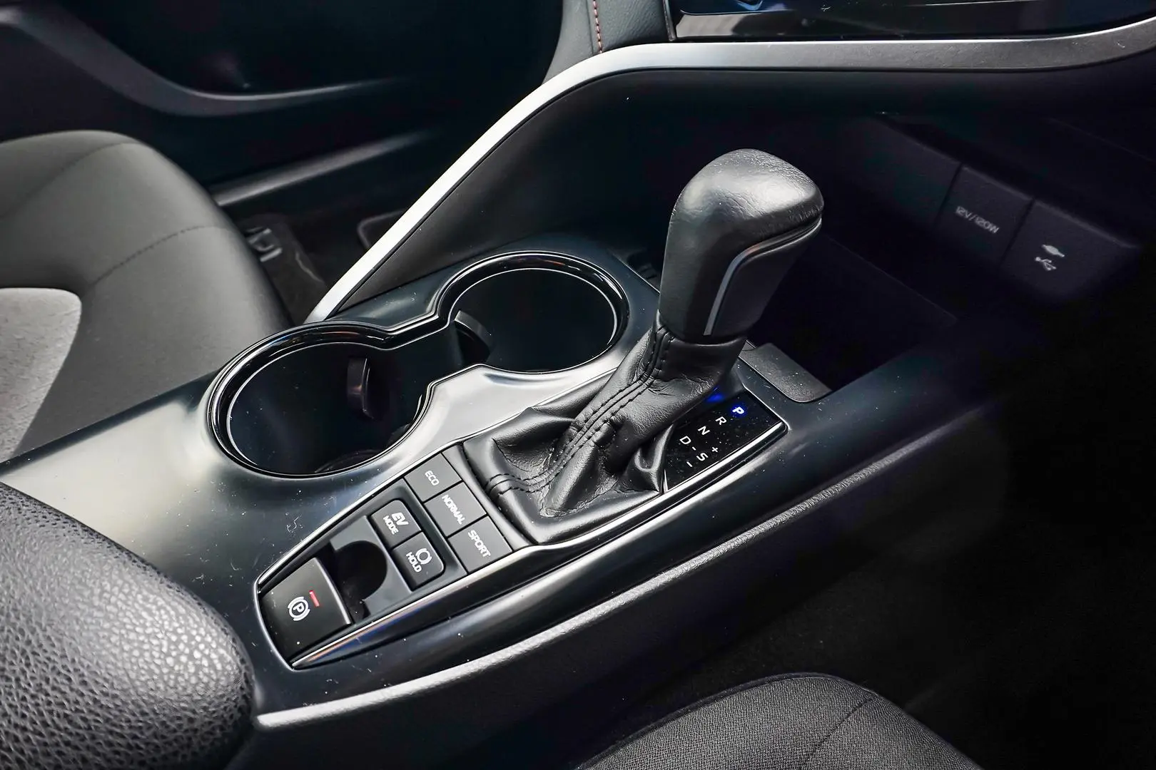 2020 Toyota Camry Gallery Image 18