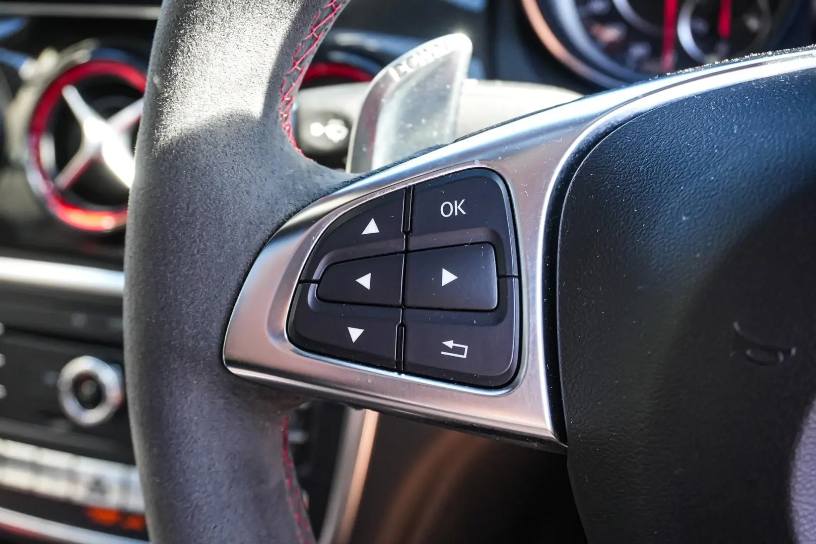 2016 Mercedes-Benz CLA-Class Gallery Image 20