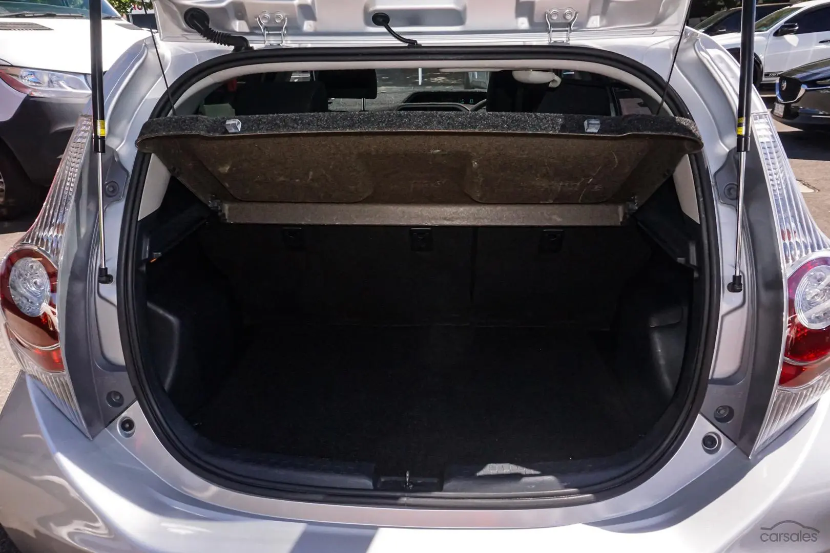 2014 Toyota Prius C Image 11