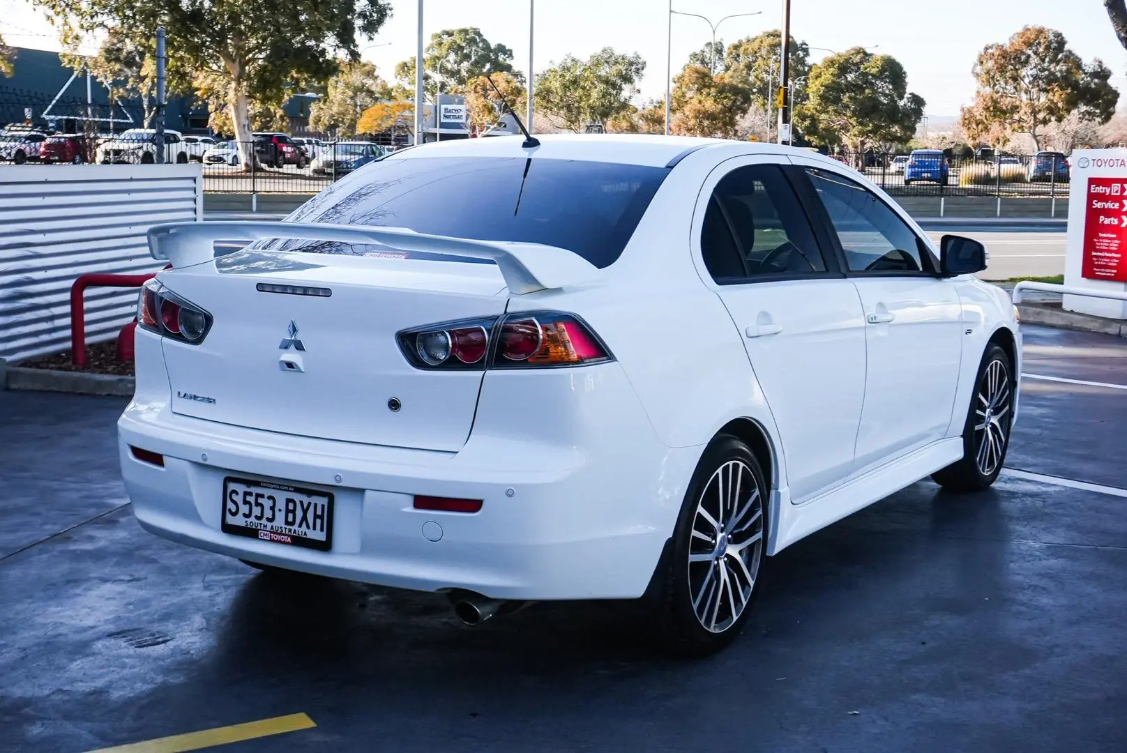 2017 Mitsubishi Lancer Gallery Image 3