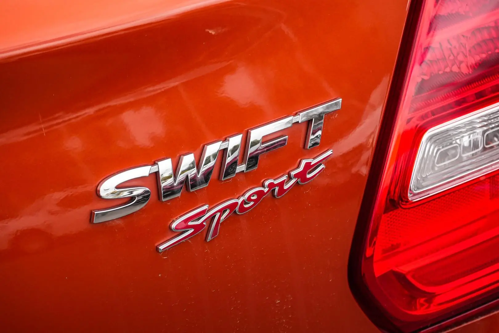 2020 Suzuki Swift Gallery Image 14