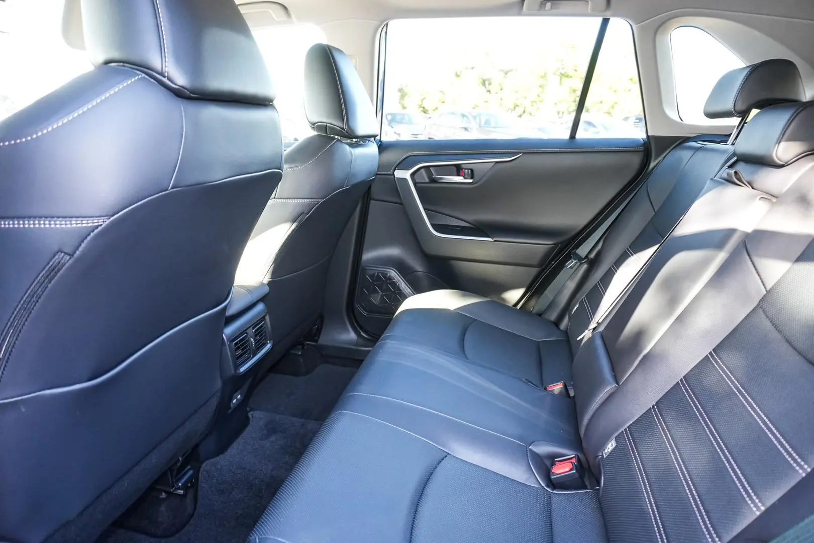 2025 Toyota RAV4 Gallery Image 8