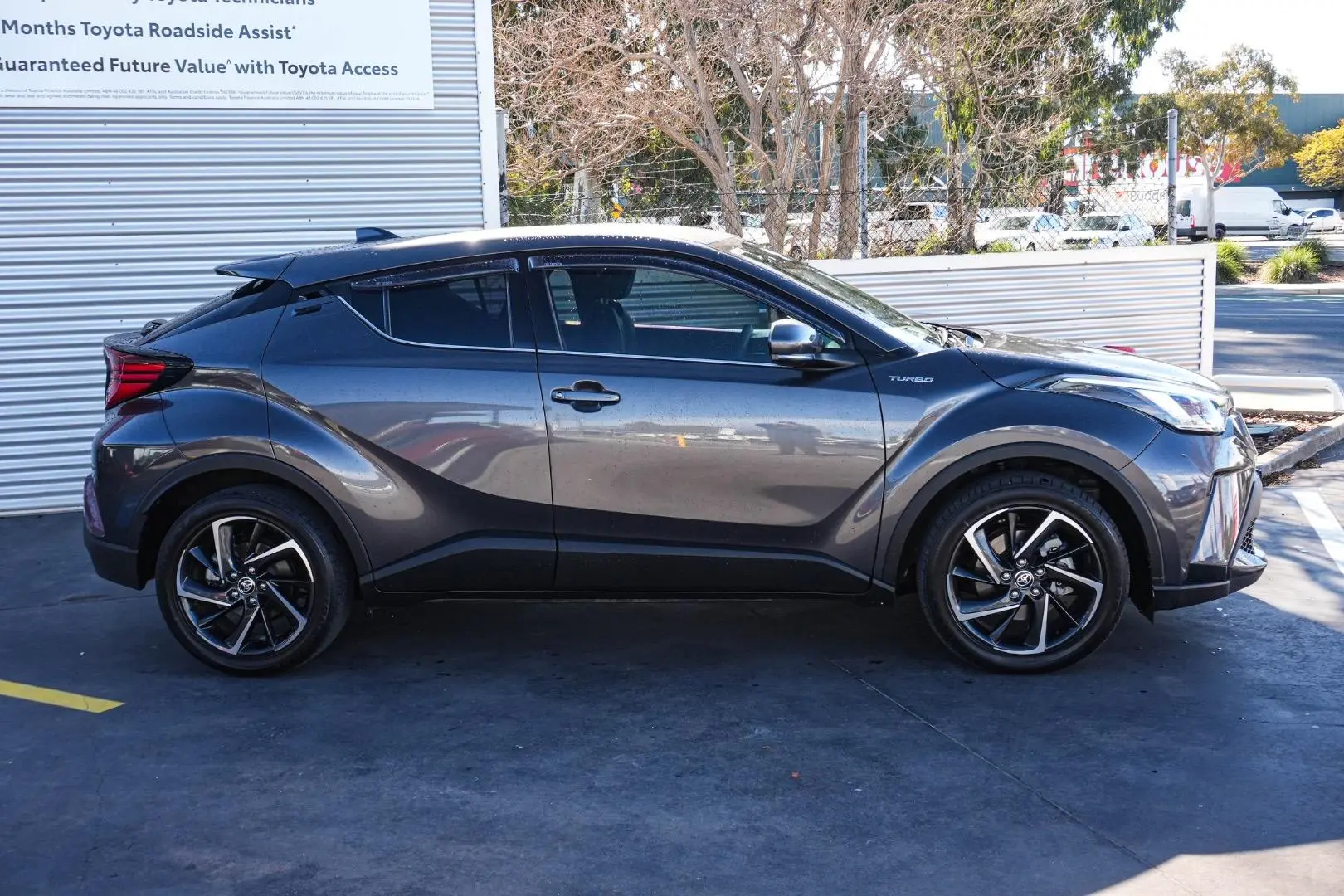 2020 Toyota C-HR Gallery Image 4
