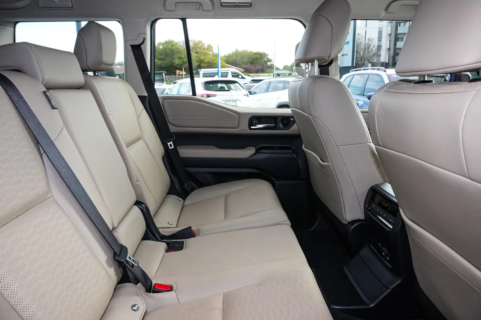 2025 Toyota Landcruiser Prado Gallery Image 9