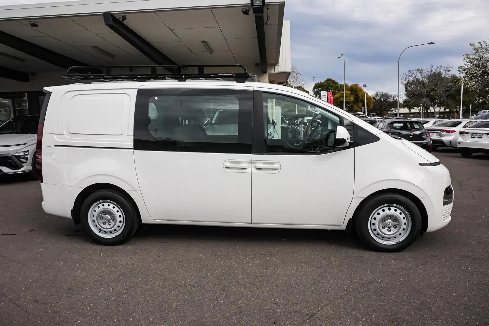 2021 Hyundai STARIA LOAD Gallery Image 4
