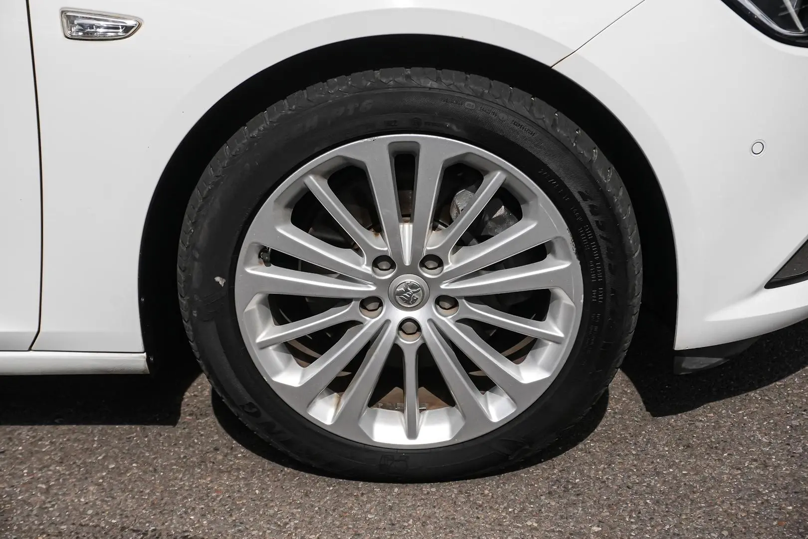 2018 Holden Calais Gallery Image 12