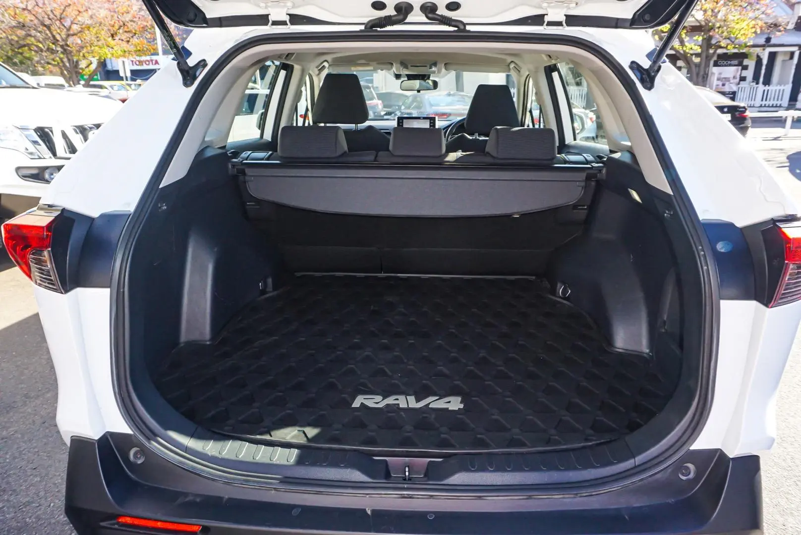 2022 Toyota RAV4 Gallery Image 10