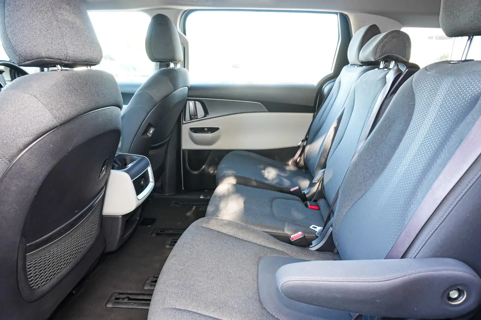 2022 Kia Carnival Gallery Image 12