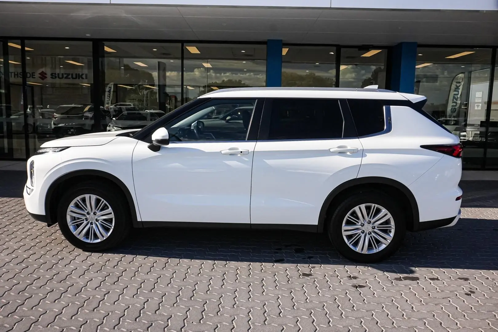 2022 Mitsubishi Outlander Gallery Image 4