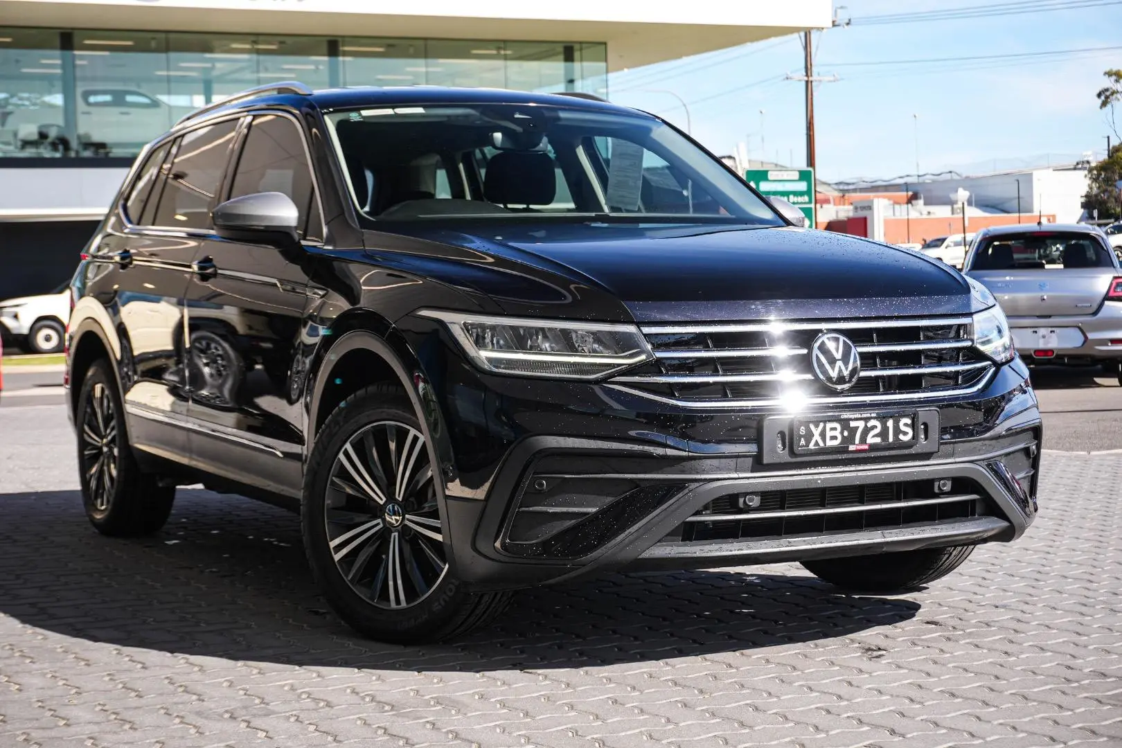 2022 Volkswagen Tiguan Gallery Image 2