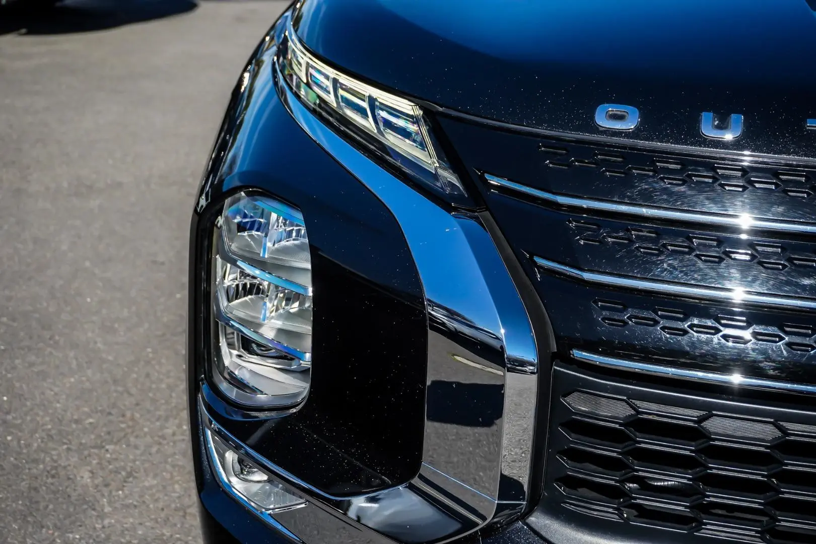 2024 Mitsubishi Outlander Gallery Image 11