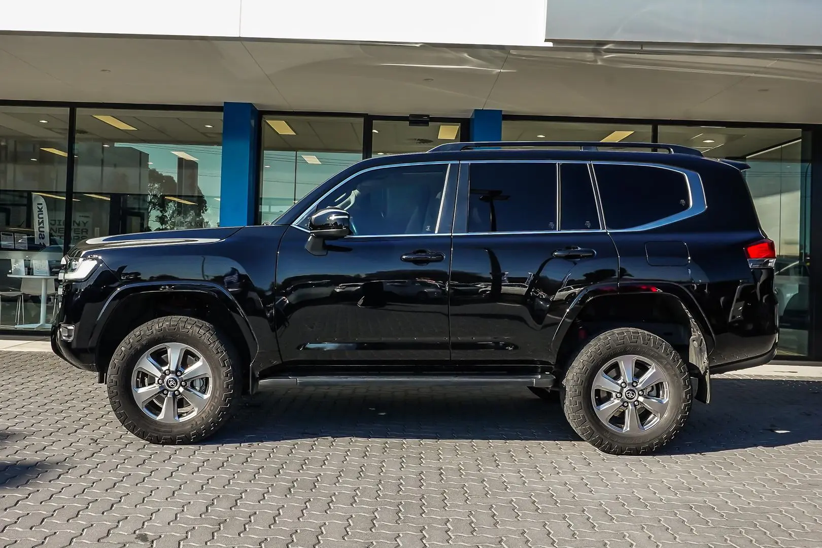 2022 Toyota Landcruiser Gallery Image 4