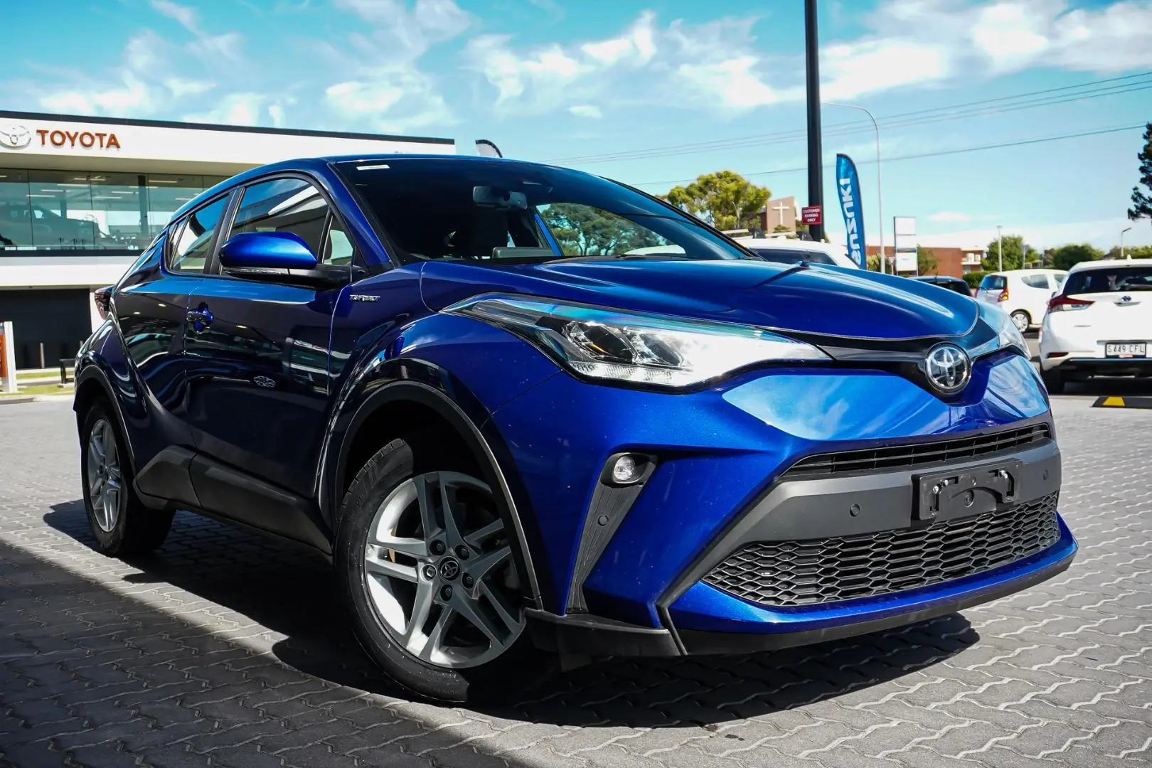 2023 Toyota C-HR Gallery Image 2