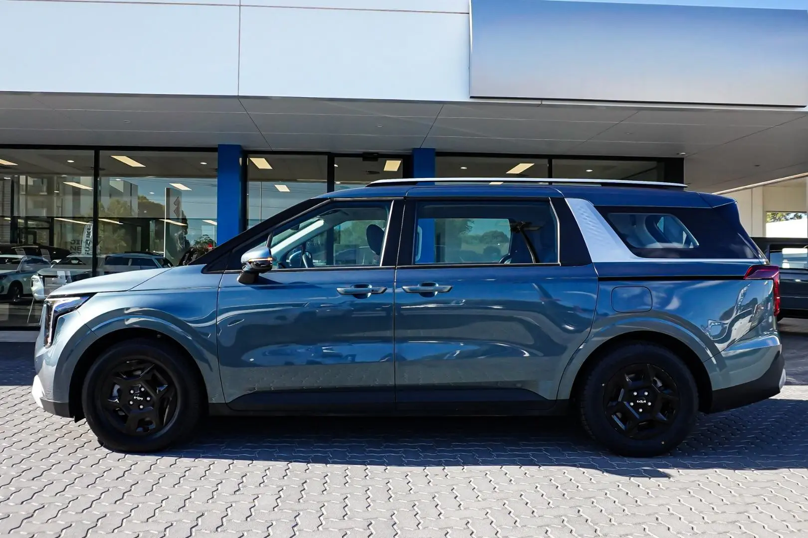 2024 Kia Carnival Gallery Image 4