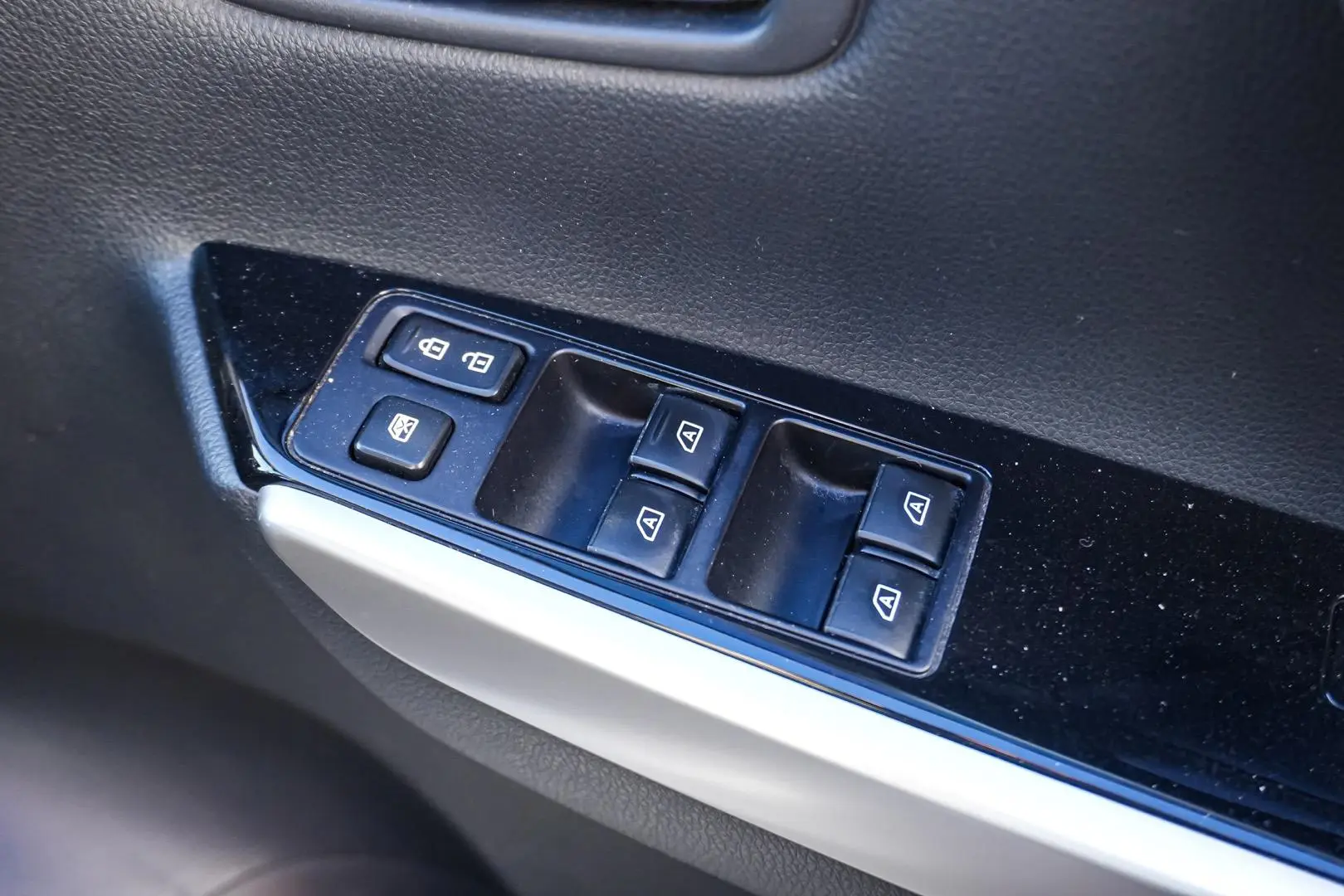2020 Mitsubishi Pajero Sport Gallery Image 16