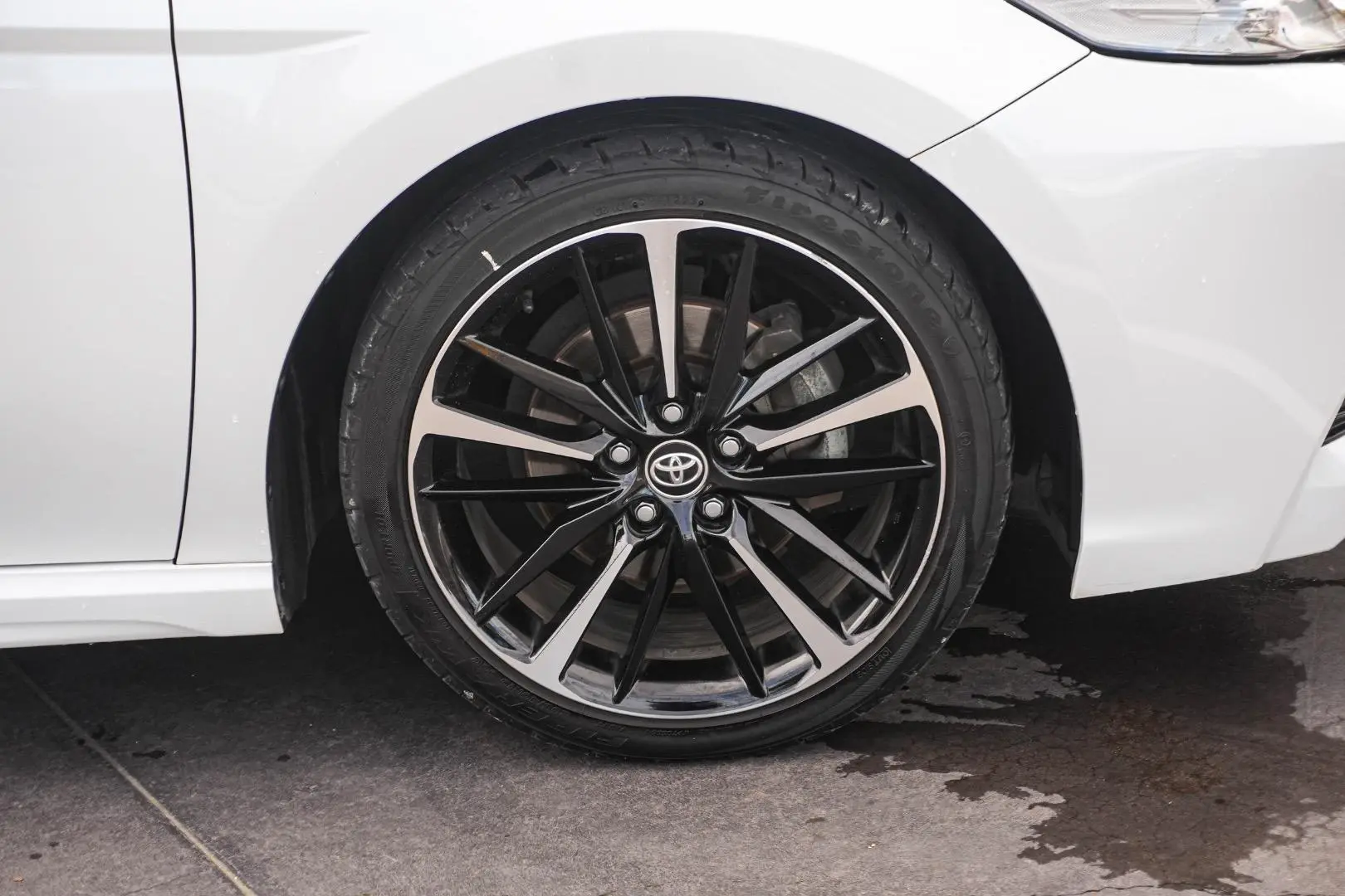 2017 Toyota Camry Gallery Image 13