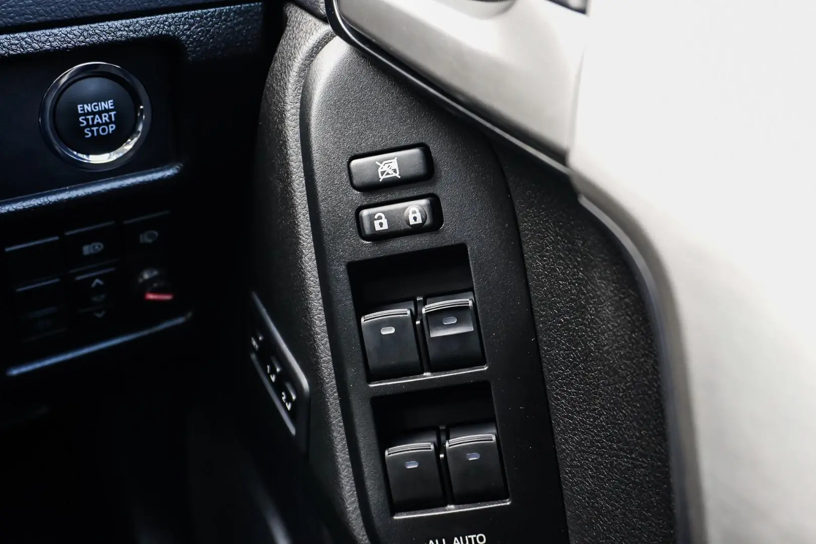 2021 Toyota Landcruiser Prado Gallery Image 25