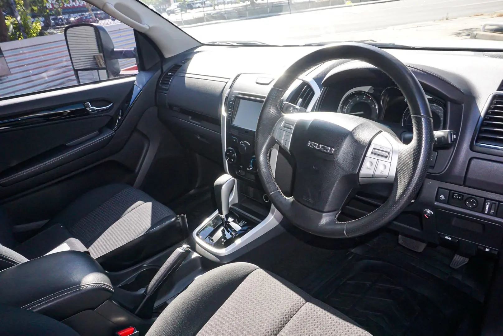 2019 Isuzu Mu-X Gallery Image 6