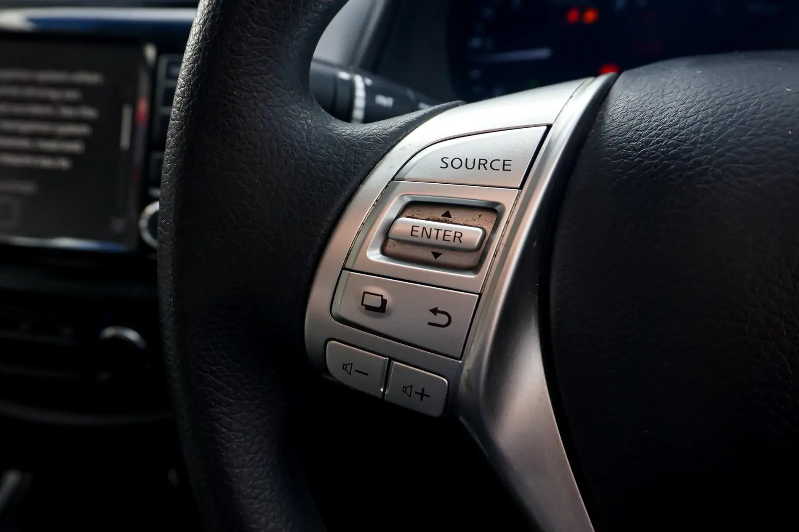 2020 Nissan Navara Gallery Image 21
