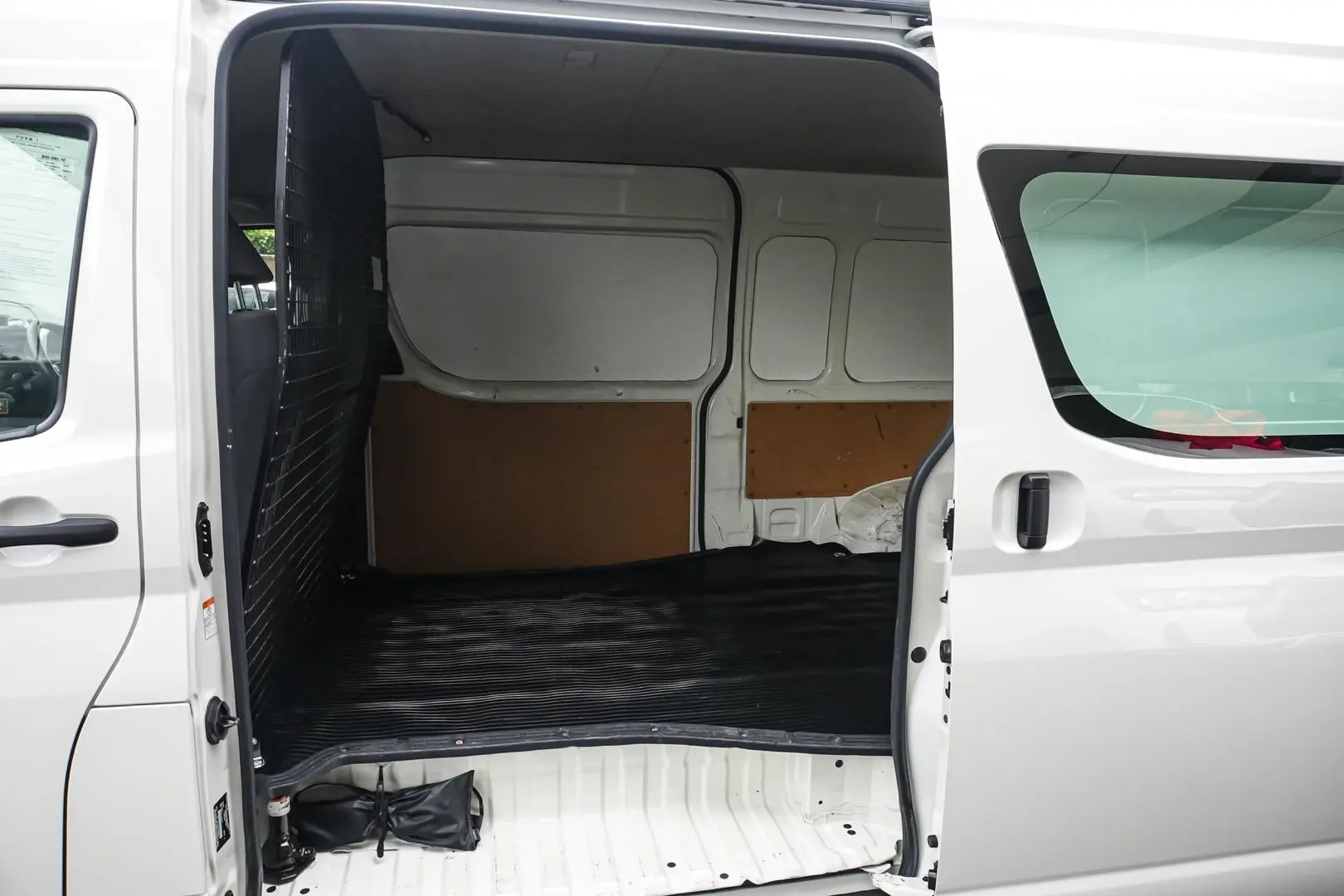 2021 Toyota Hiace Gallery Image 8