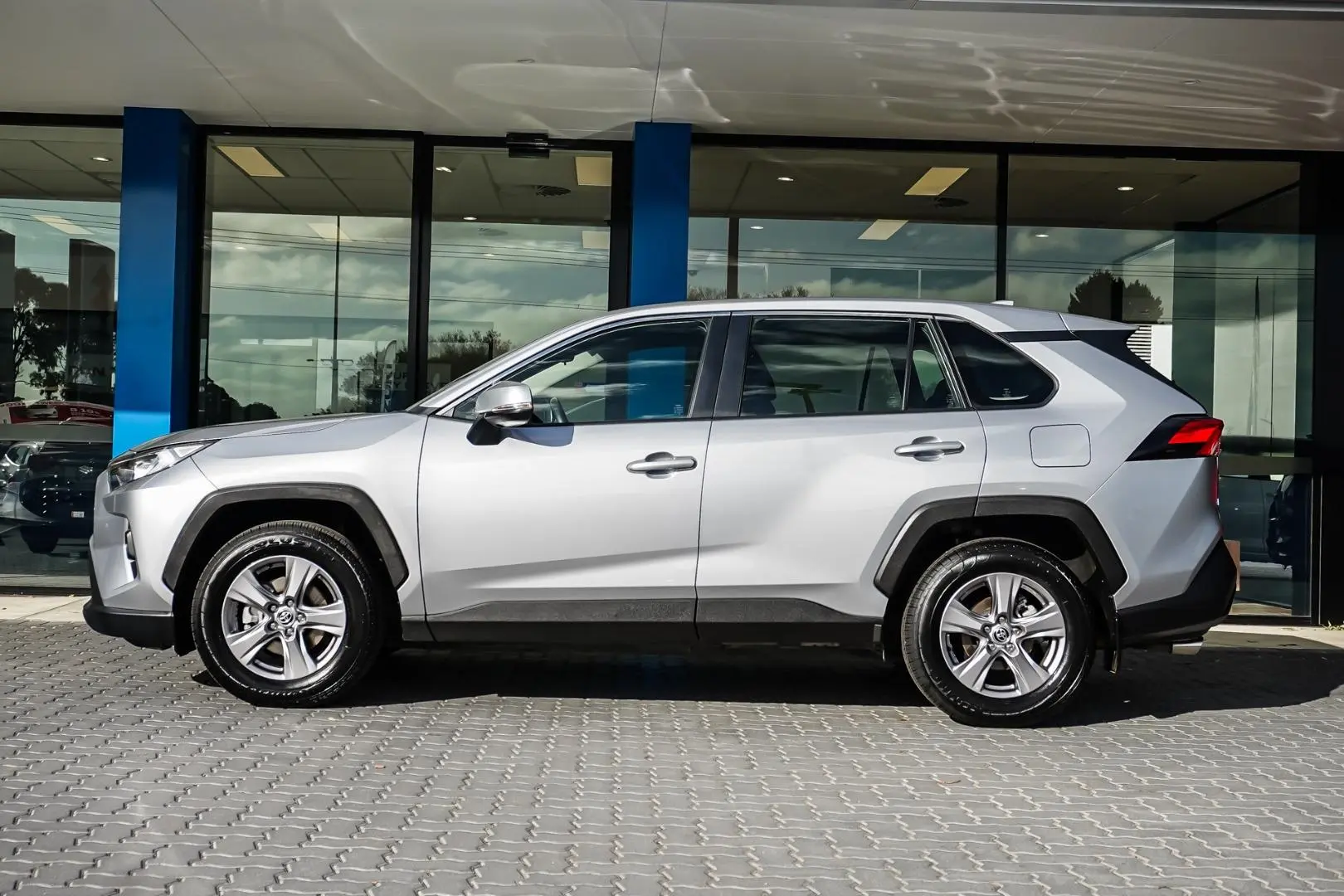 2022 Toyota RAV4 Gallery Image 3