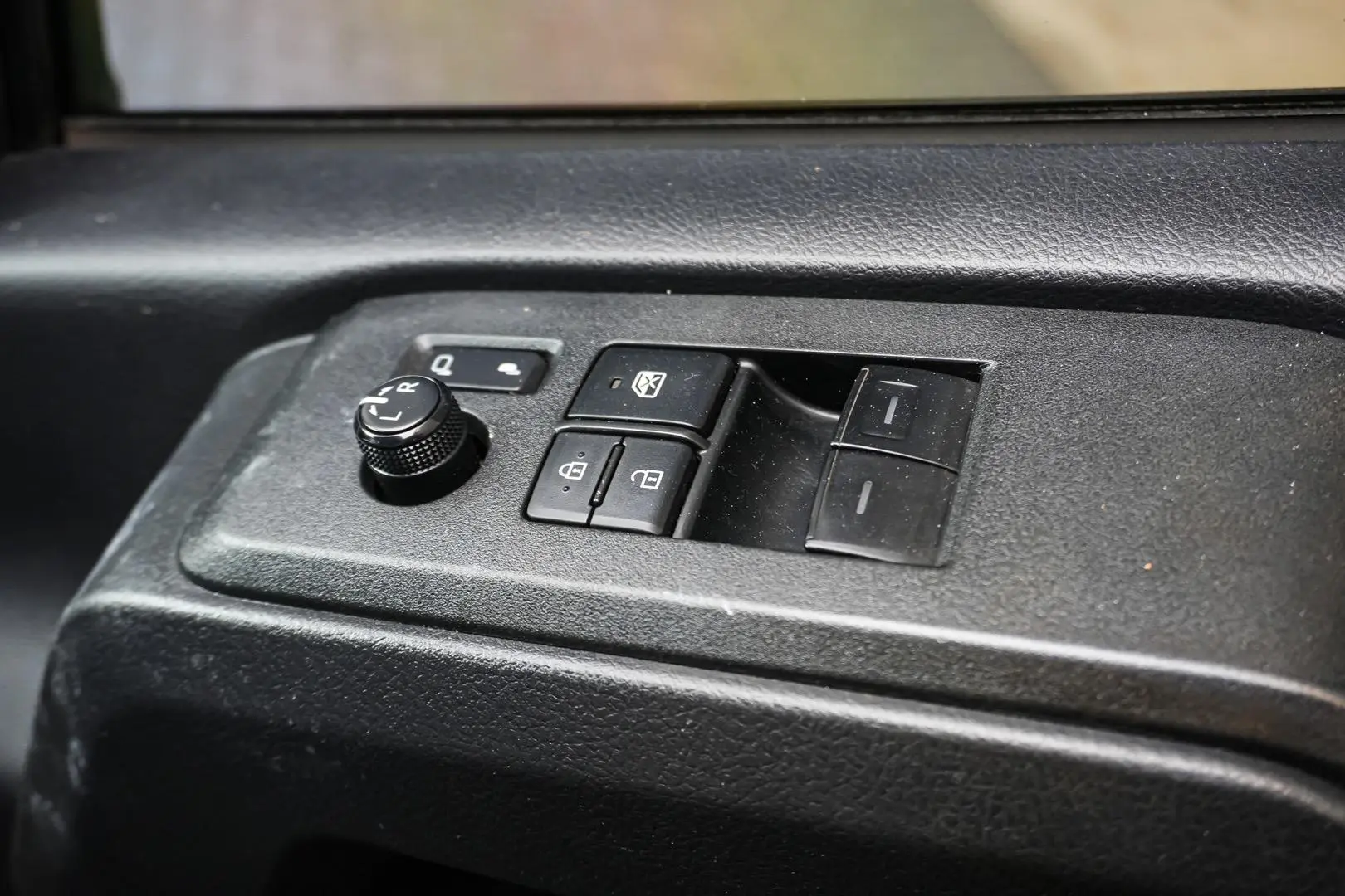 2021 Toyota Hiace Gallery Image 18