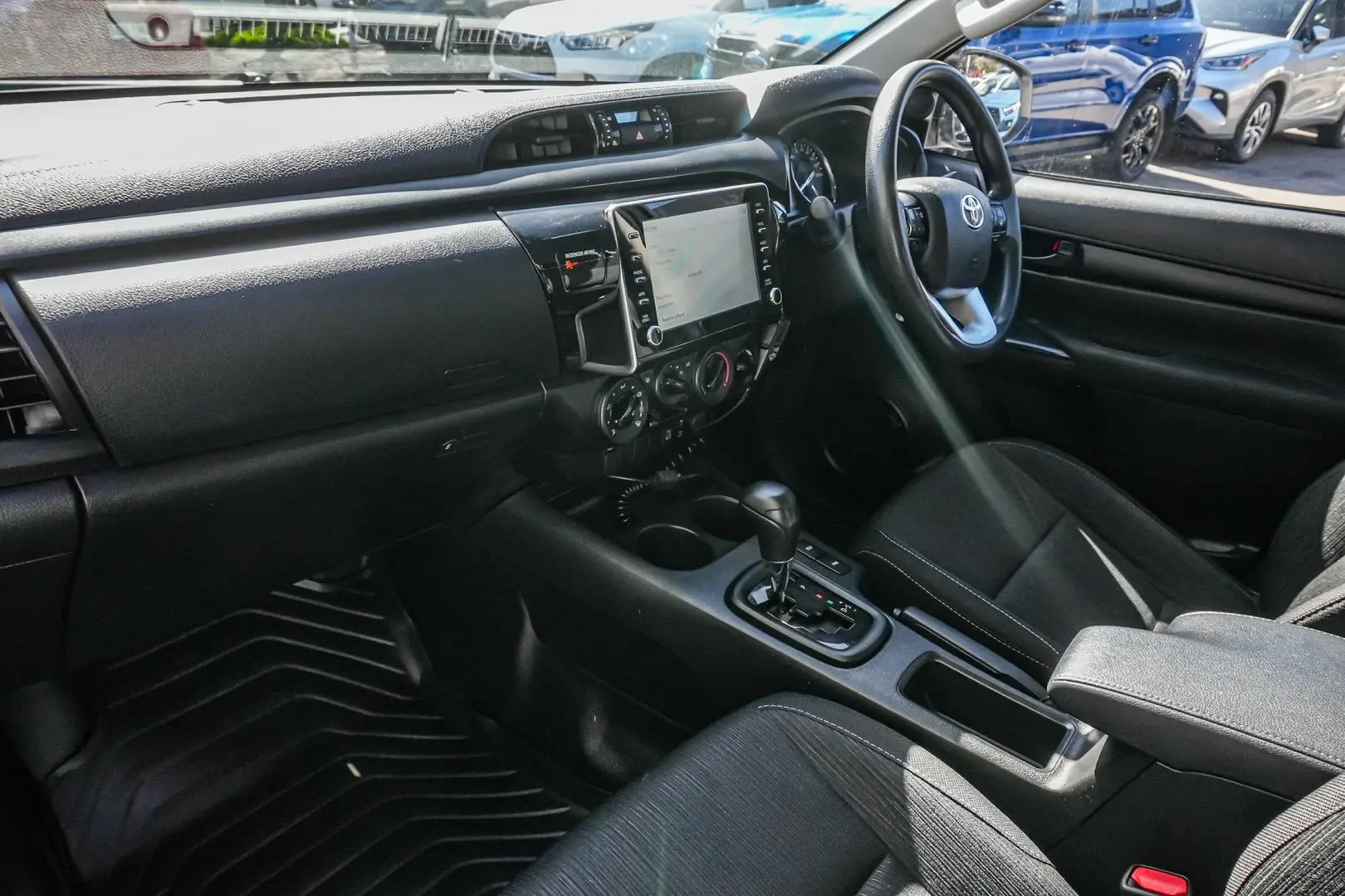 2022 Toyota Hilux Gallery Image 10