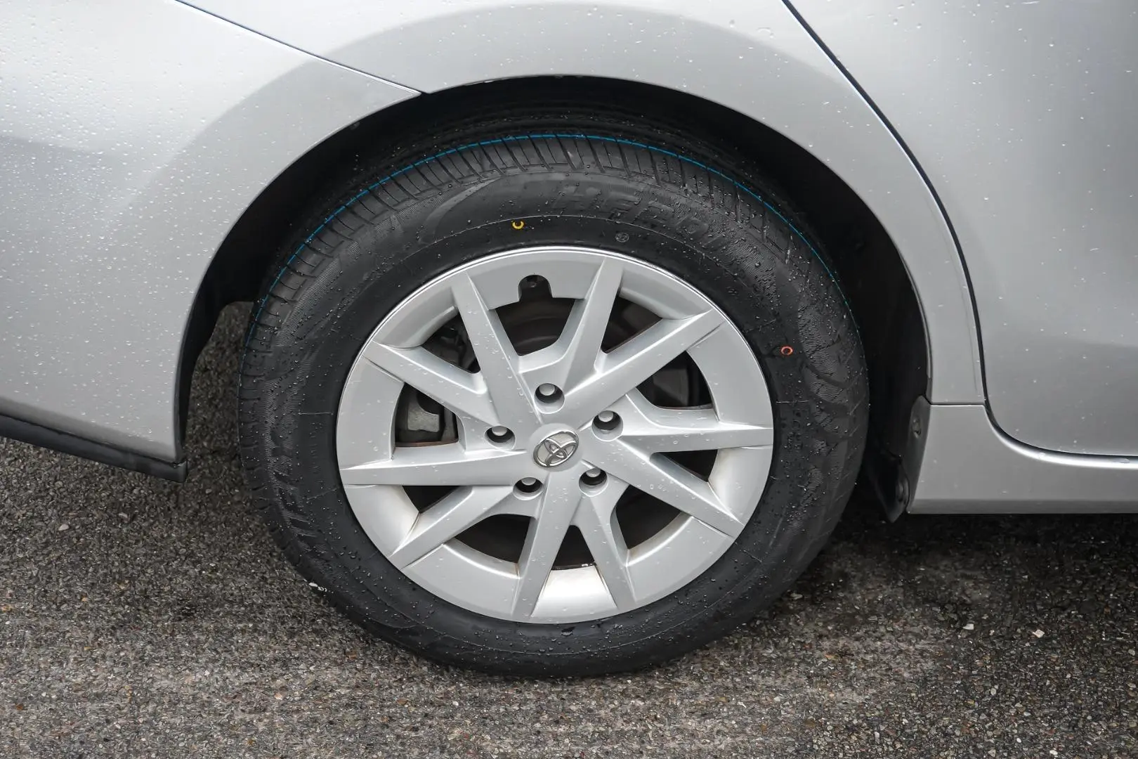 2019 Toyota Prius V Gallery Image 17