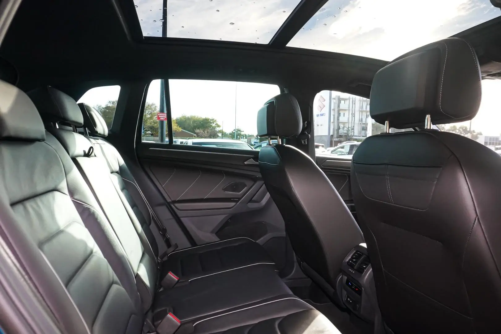2022 Volkswagen Tiguan Gallery Image 8