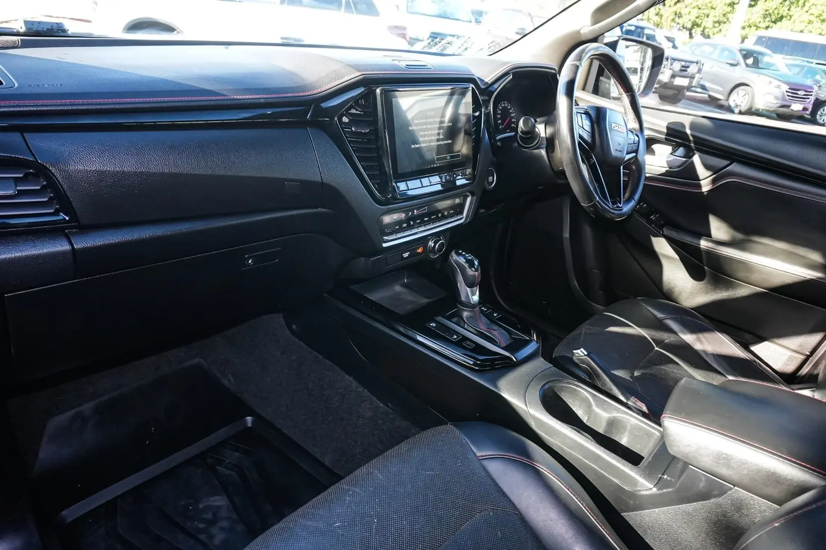 2022 Isuzu D-MAX Gallery Image 10