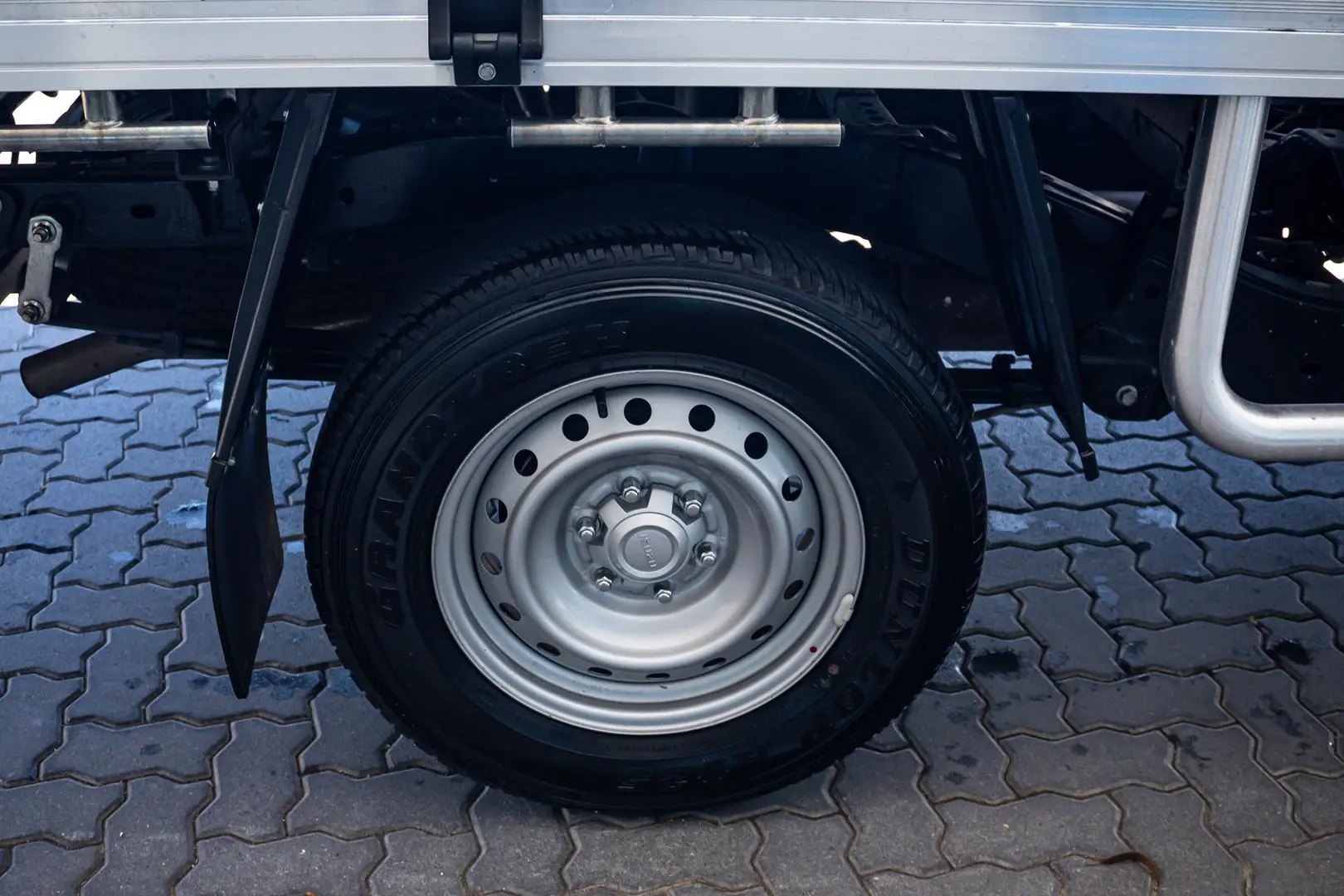 2023 Isuzu D-MAX Gallery Image 11