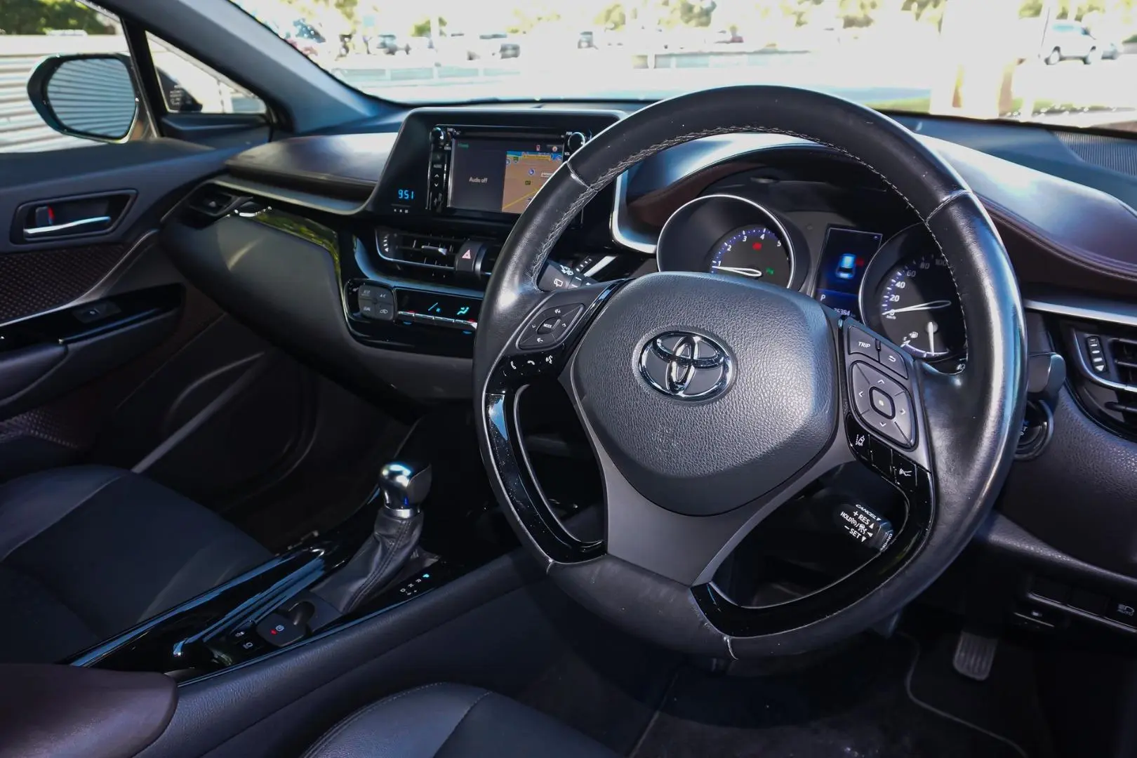 2017 Toyota C-HR Gallery Image 7