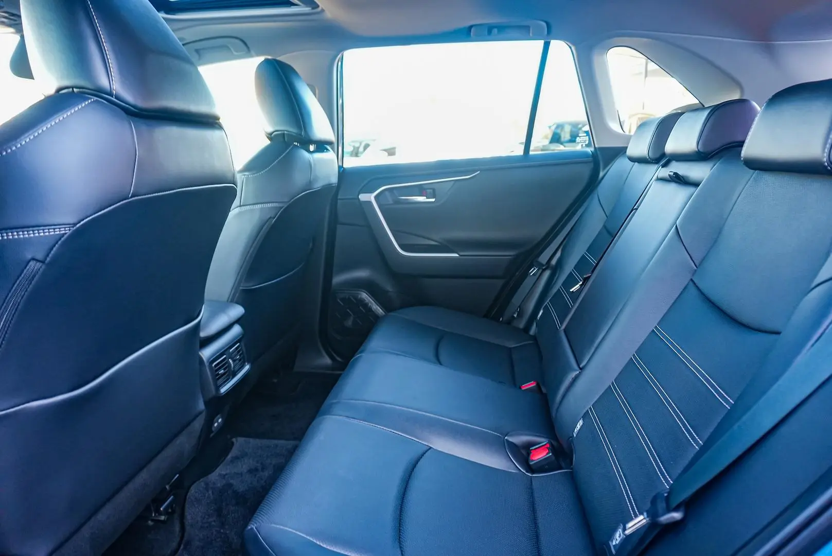2023 Toyota RAV4 Gallery Image 7