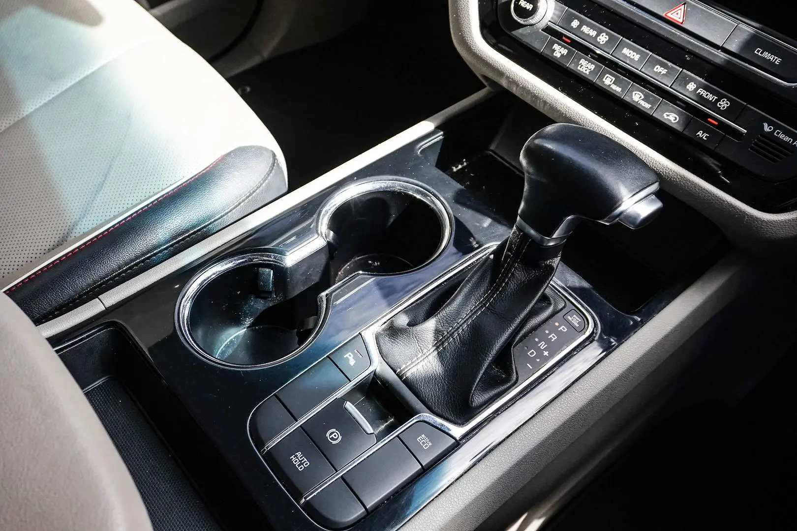 2018 Kia Carnival Gallery Image 22