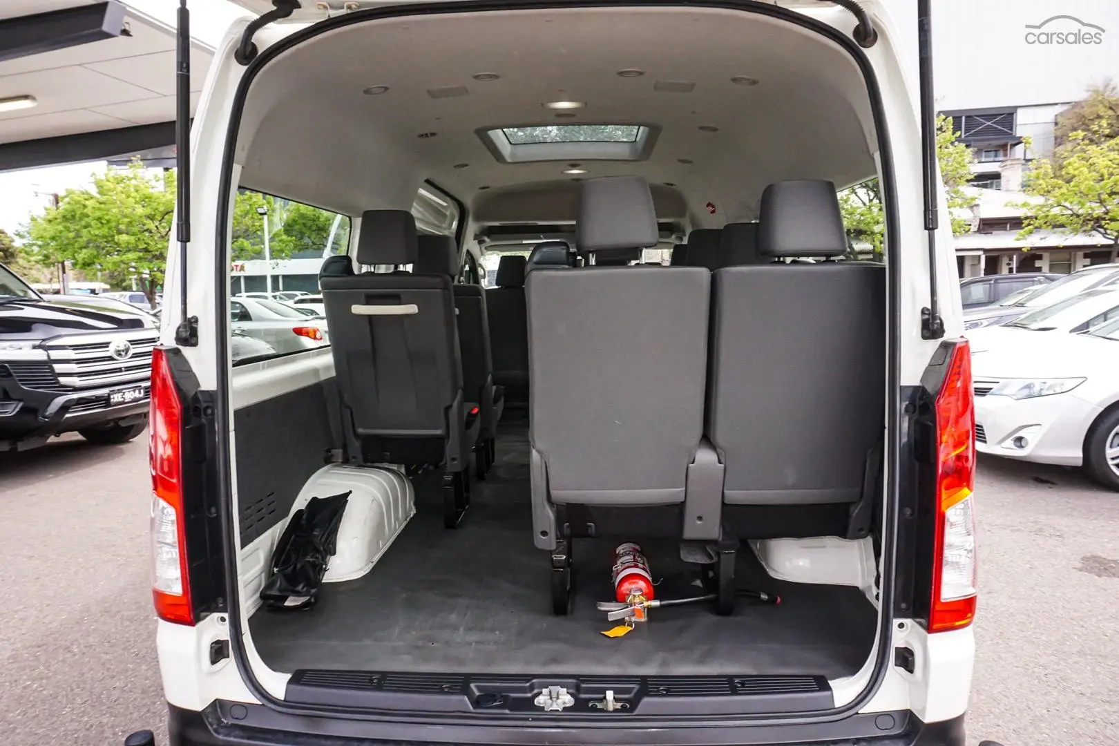 2019 Toyota Hiace Image 12