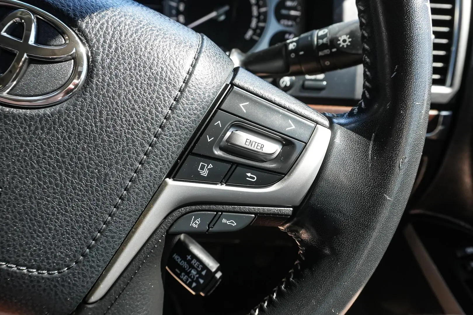 2017 Toyota Landcruiser Gallery Image 21