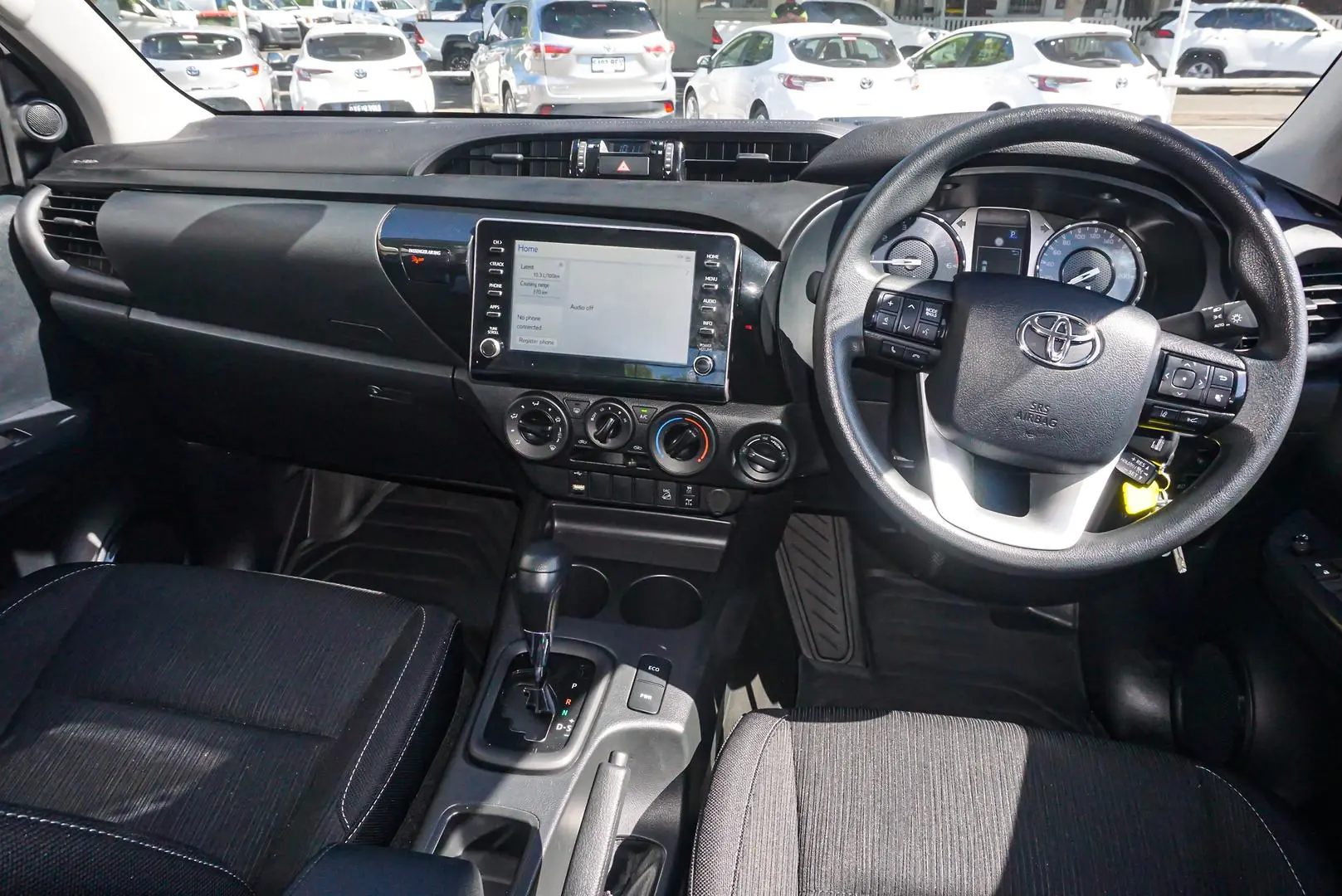 2022 Toyota Hilux Gallery Image 9