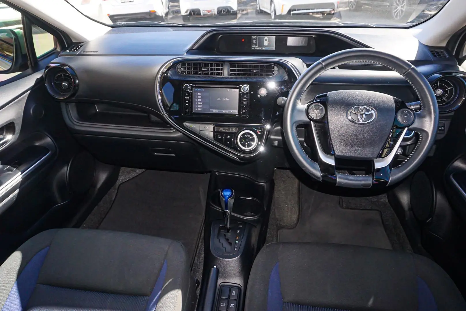 2018 Toyota Prius C Gallery Image 8