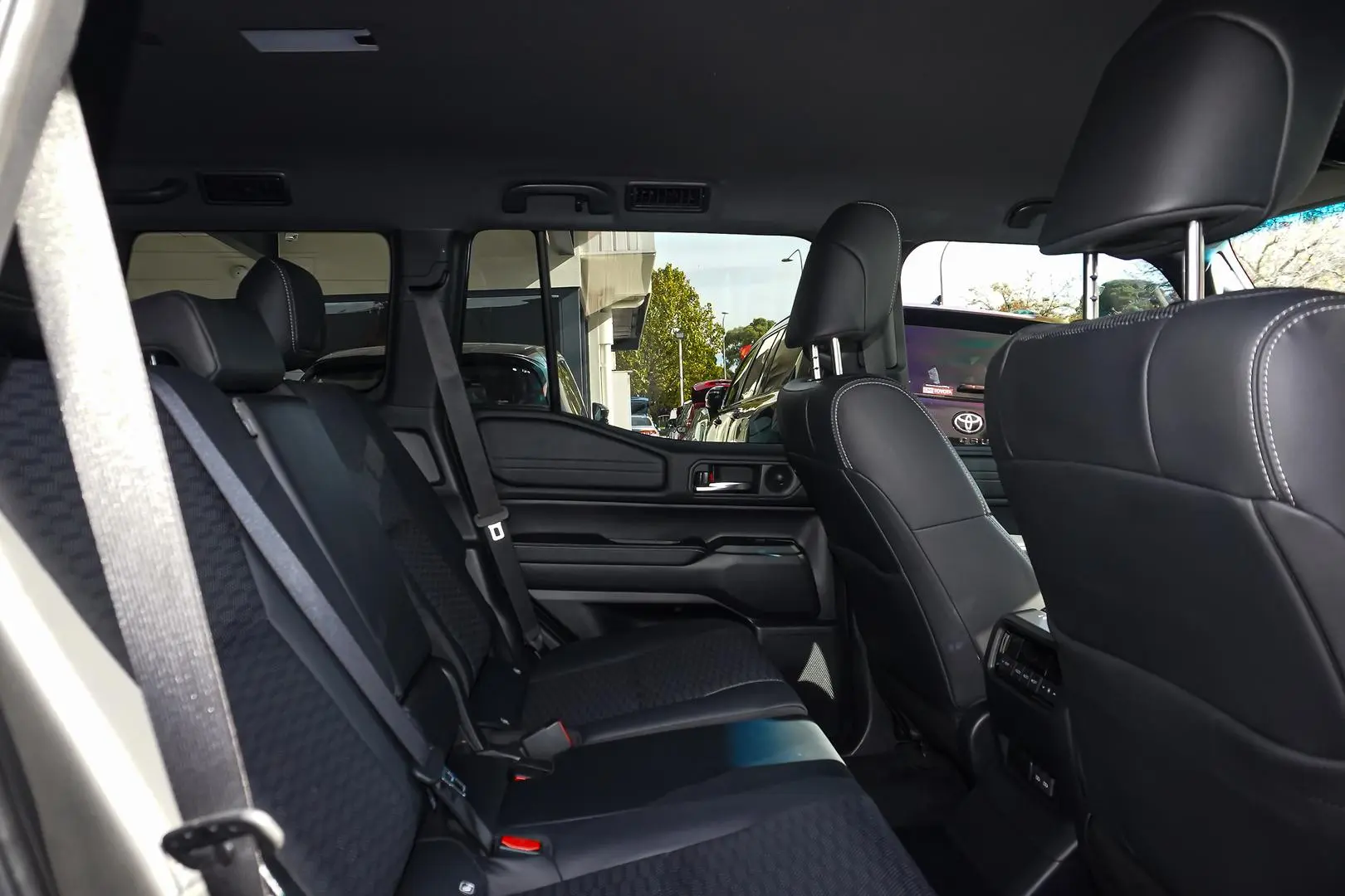 2024 Toyota Landcruiser Prado Gallery Image 7
