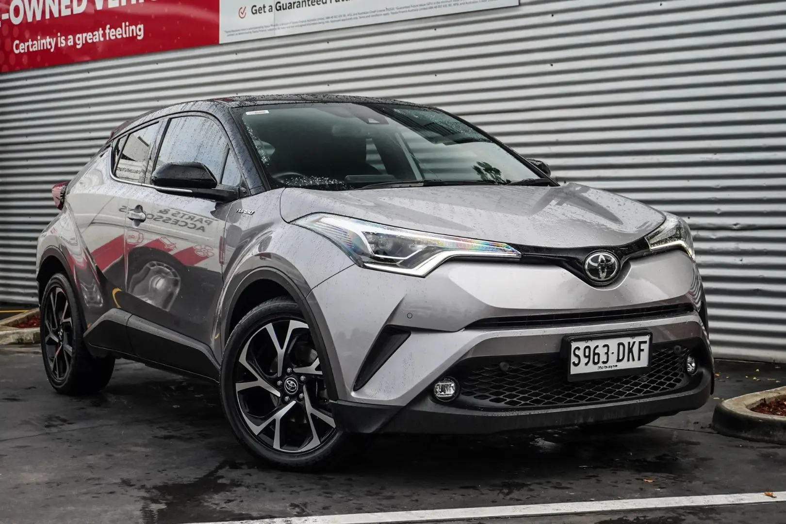 2018 Toyota C-HR Gallery Image 2